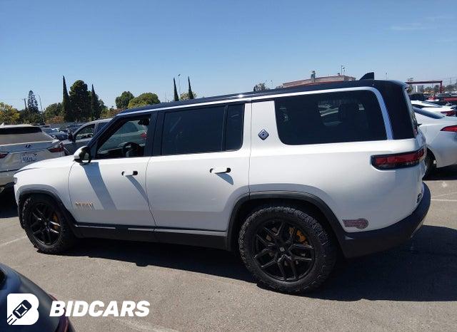 7PDSGABA6PN017536 2023 Rivian R1S photo no. 14