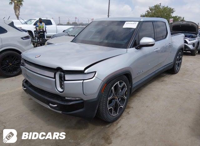 7FCTGCAA9RN030366 2024 Rivian R1T photo no. 2