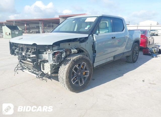 7FCTGAAA4NN015823 2022 Rivian R1T photo no. 2