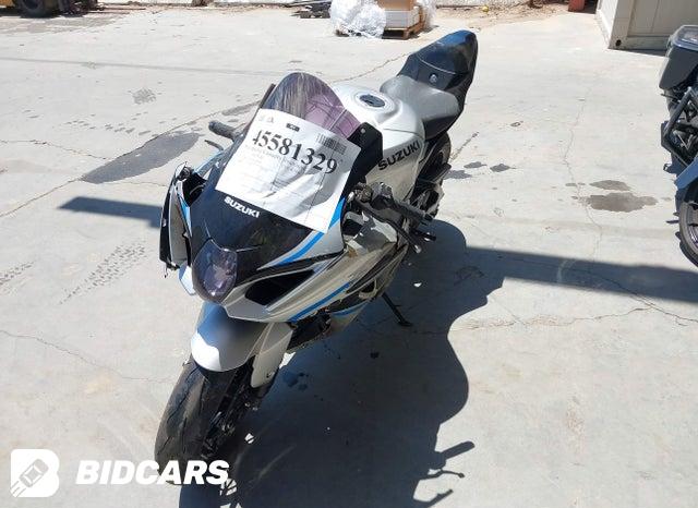 JS1DM11F1S7100143 2025 Suzuki GSX-R1000 photo no. 2