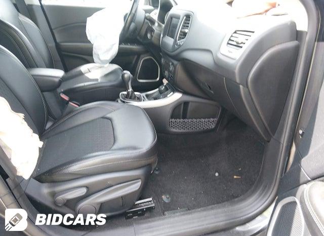 3C4NJDBB5KT827975 2019 Jeep Compass photo no. 5