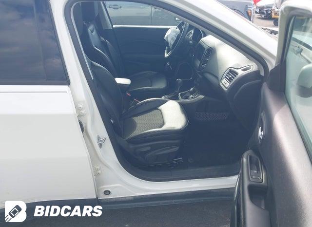 3C4NJDBB5HT657335 2017 Jeep Compass photo no. 5