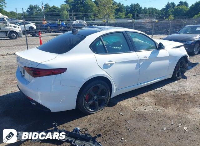 ZARFAEDN4H7551177 2017 Alfa Romeo Giulia photo no. 4