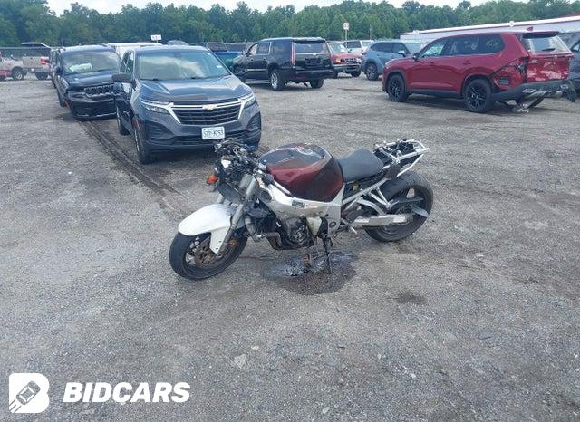 JS1GR7HA822104375 2002 Suzuki GSX-R750 photo no. 2