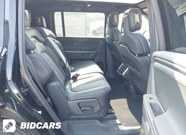 7PDSGFBA3TN092363 2026 Rivian R1S photo no. 8