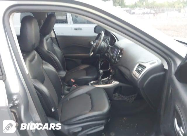 3C4NJDBB4JT150335 2018 Jeep Compass photo no. 5