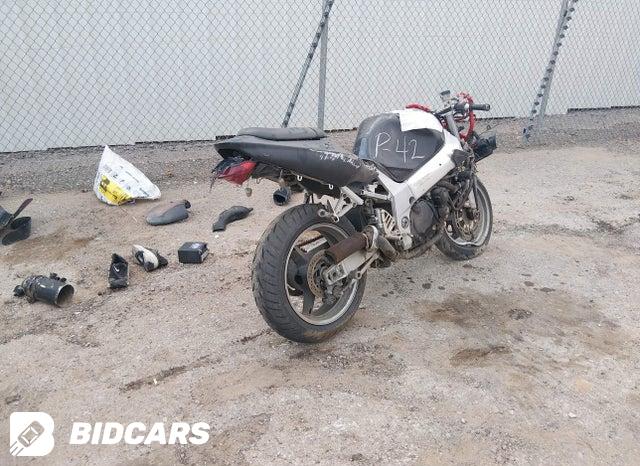 JS1GN7BA512101985 2001 Suzuki GSX-R600 photo no. 4