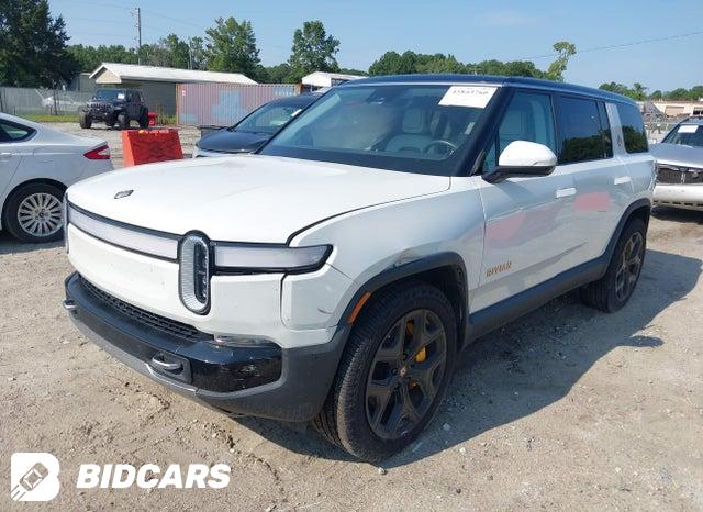 7PDSGABA9PN010385 2023 Rivian R1S photo no. 2
