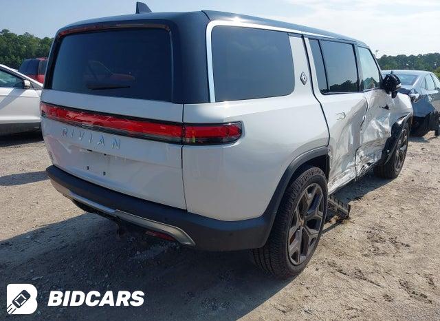 7PDSGABA9PN010385 2023 Rivian R1S photo no. 4