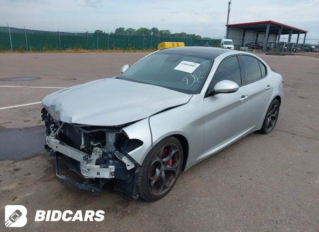 ZARFAECN2J7568146 2018 Alfa Romeo Giulia photo no. 2
