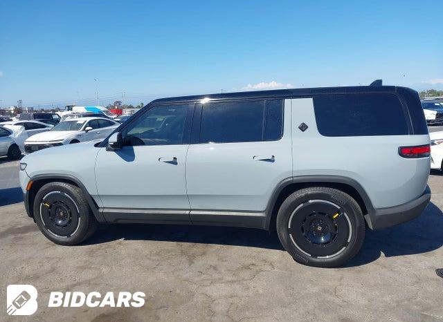 7PDSGBBA6SN052690 2025 Rivian R1S photo no. 14