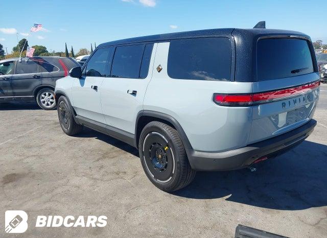 7PDSGBBA6SN052690 2025 Rivian R1S photo no. 3