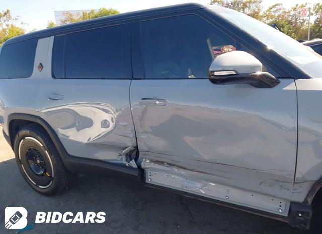 7PDSGBBA6SN052690 2025 Rivian R1S photo no. 6