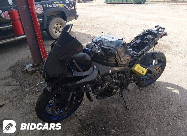 JS1DM11H7H2100557 2017 Suzuki GSX-R1000 photo no. 2