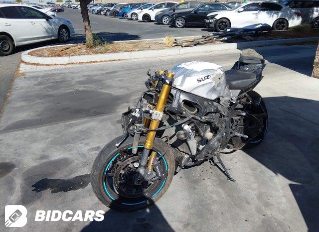 JS1DM11F0S7100084 2025 Suzuki GSX-R1000 photo no. 2