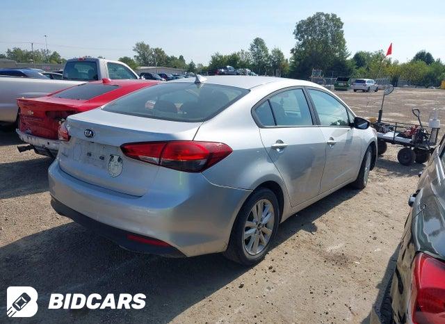 2017 KIA Forte — VIN 3KPFL4A78HE098735, фото 4