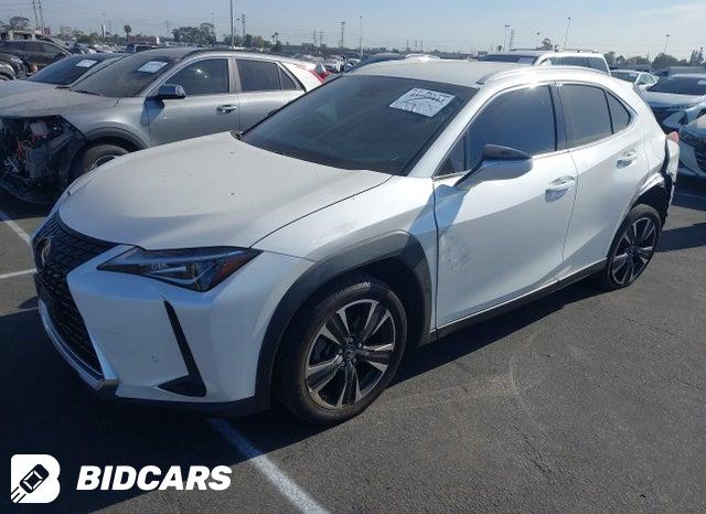 JTHX3JBH0M2038416 2021 Lexus UX 200 photo no. 2