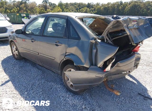 1FAFP38Z95W231368 2005 Ford Focus photo no. 3