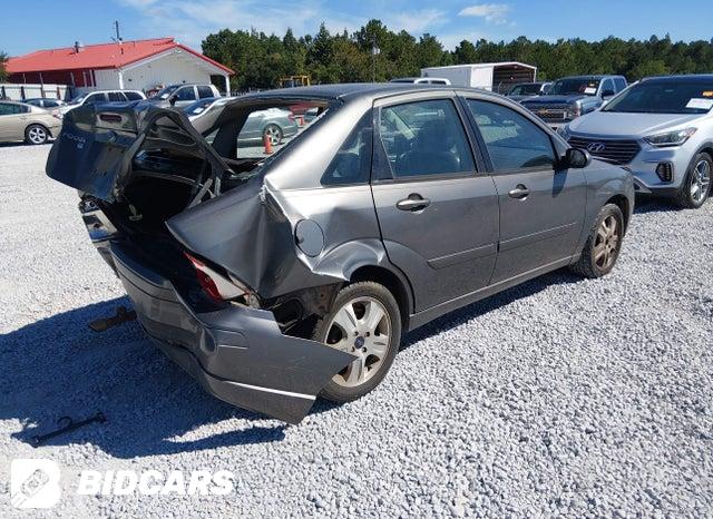 1FAFP38Z95W231368 2005 Ford Focus photo no. 4