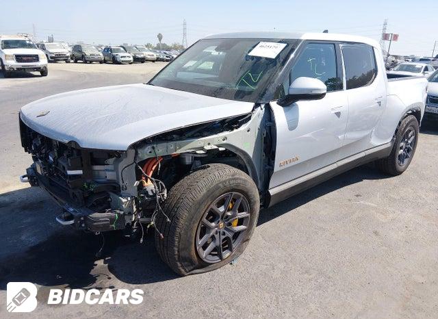 7FCTGAAA3PN019641 2023 Rivian R1T photo no. 2