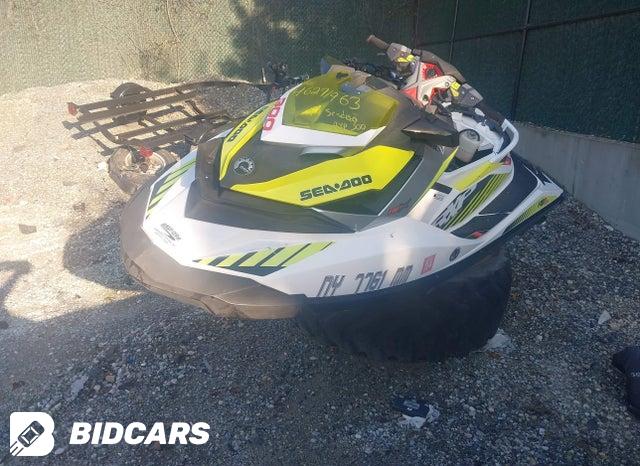 YDV23243C717      2017 Sea-Doo RXP-300 photo no. 2