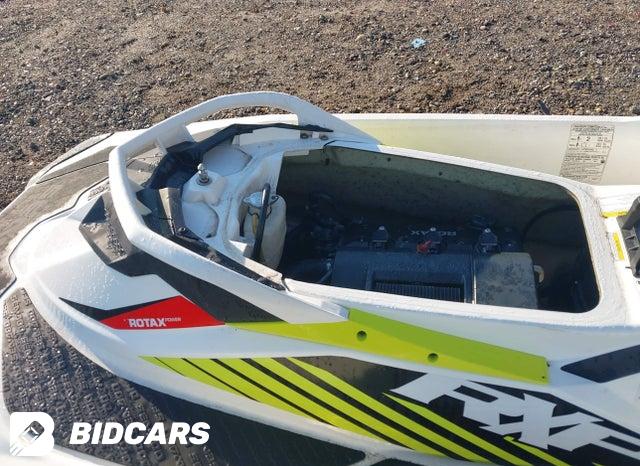 YDV23243C717      2017 Sea-Doo RXP-300 photo no. 8