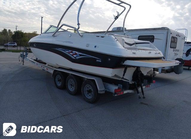 00000RNK75834B404 2004 Rinker 29' photo no. 3