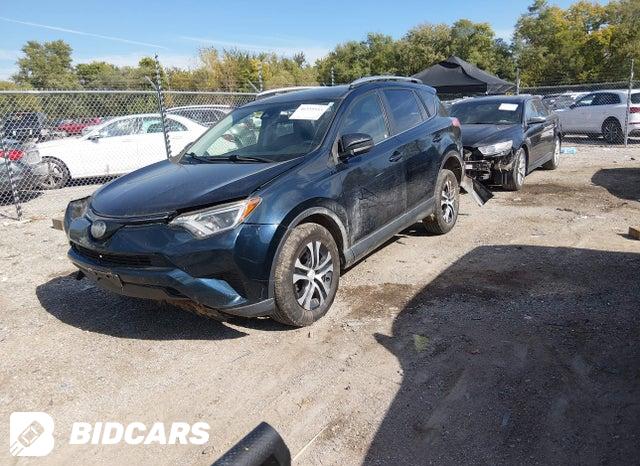 2018 Toyota RAV4 — VIN JTMBFREV7JD225607, şəkil 2