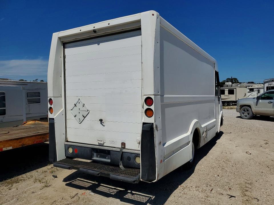 JALB4T175F7W00506 2015 Isuzu NPR photo no. 3