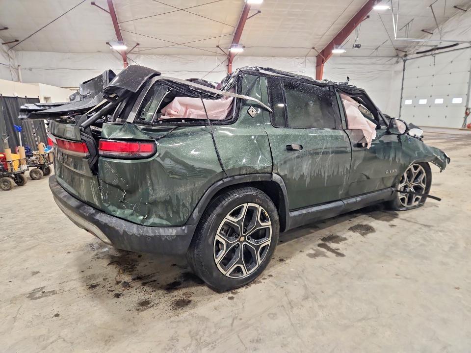 7PDSGBBA3SN068474 2025 Rivian R1S photo no. 3