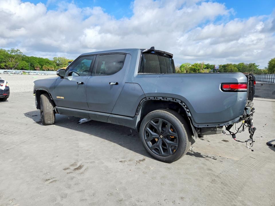 7FCTGAAA4PN019695 2023 Rivian R1T photo no. 2