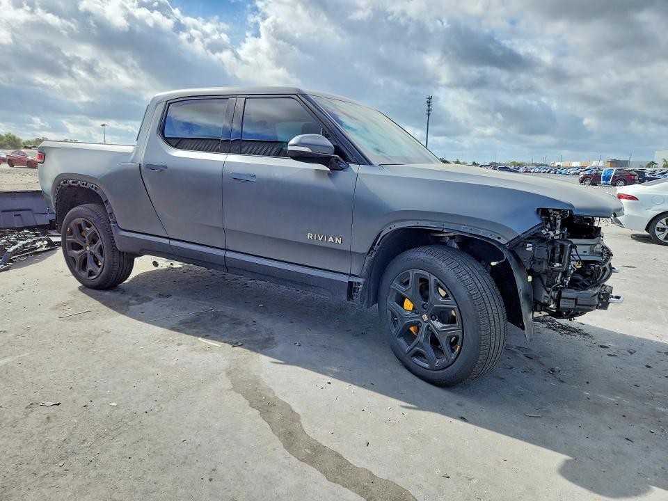 7FCTGAAA4PN019695 2023 Rivian R1T photo no. 4