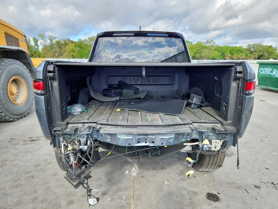 7FCTGAAA4PN019695 2023 Rivian R1T photo no. 6