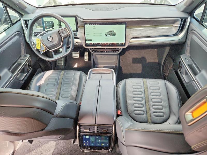 7FCTGAAA4PN019695 2023 Rivian R1T photo no. 8
