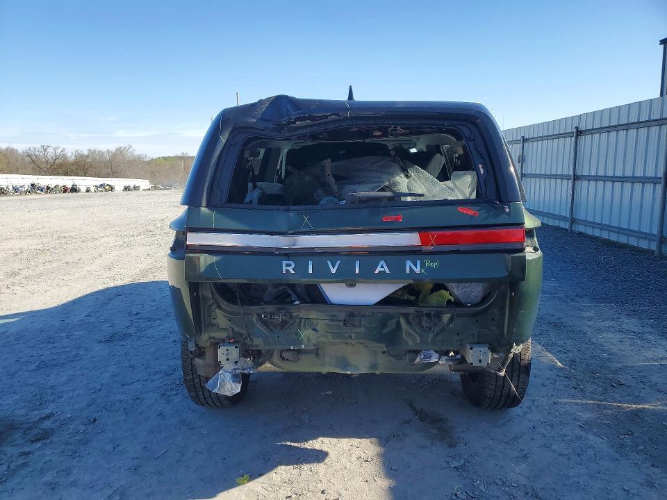 7PDSGABA0RN033315 2024 Rivian R1S photo no. 6