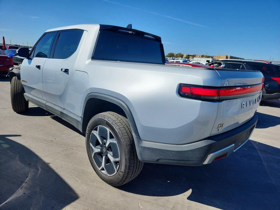 7FCTGAAA6PN021299 2023 Rivian R1T photo no. 2