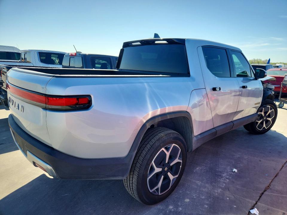 7FCTGAAA6PN021299 2023 Rivian R1T photo no. 3