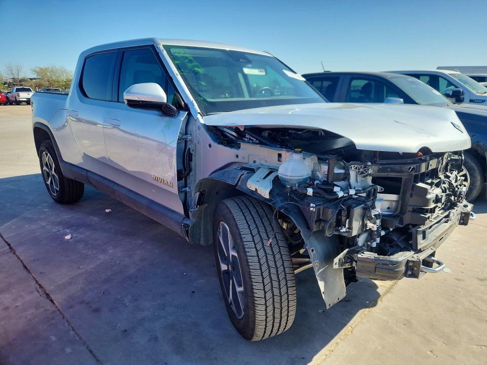 7FCTGAAA6PN021299 2023 Rivian R1T photo no. 4