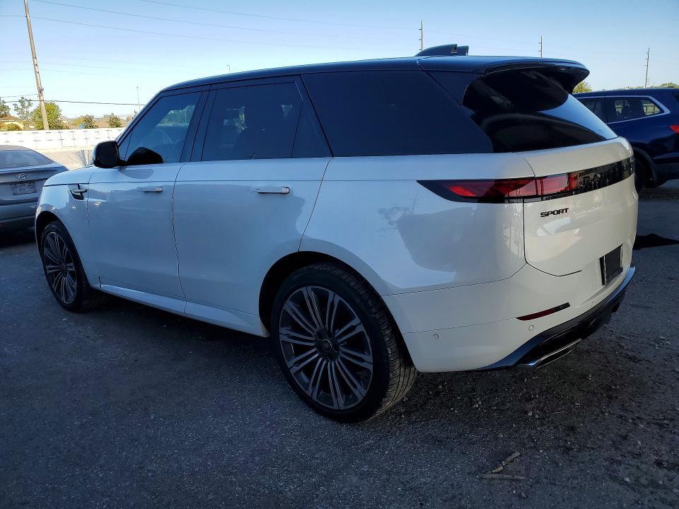 SAL1L9FU2RA178650 2024 Land Rover Range Rover photo no. 2
