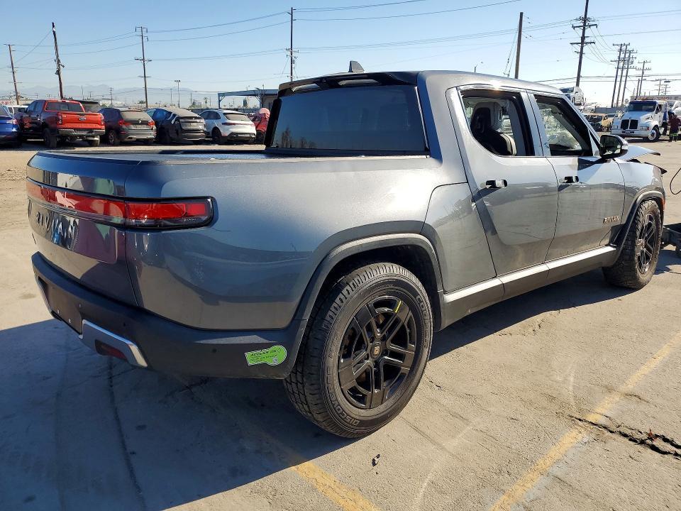 7FCTGAAA4PN001004 2023 Rivian R1T photo no. 3