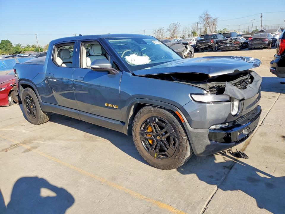7FCTGAAA4PN001004 2023 Rivian R1T photo no. 4