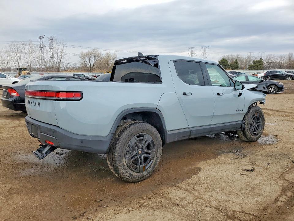 7FCTGBAA0SN040168 2025 Rivian R1T photo no. 3