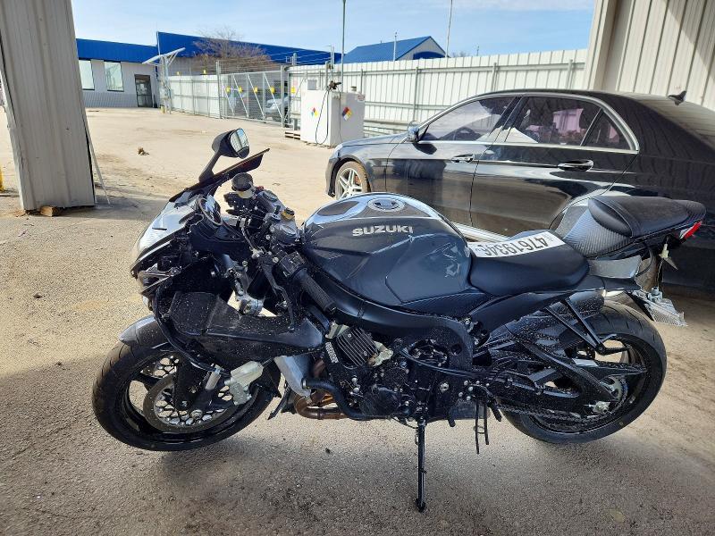JS1GN7FAXS7101754 2025 Suzuki GSX-R600 photo no. 3