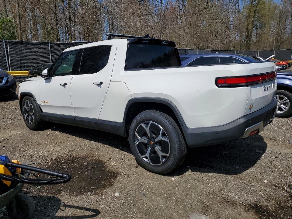 7FCTGAAA8PN022745 2023 Rivian R1T photo no. 2