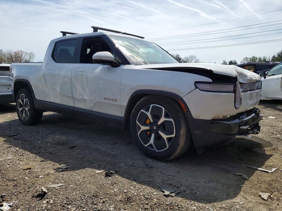 7FCTGAAA8PN022745 2023 Rivian R1T photo no. 4