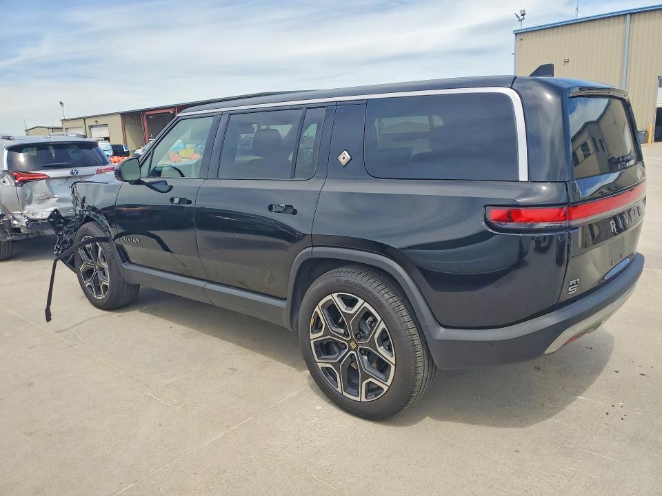 7PDSGBBA2SN068594 2025 Rivian R1S photo no. 2