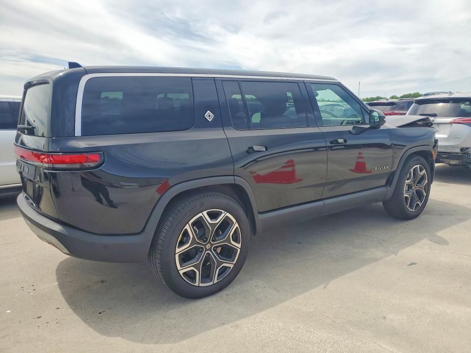 7PDSGBBA2SN068594 2025 Rivian R1S photo no. 3