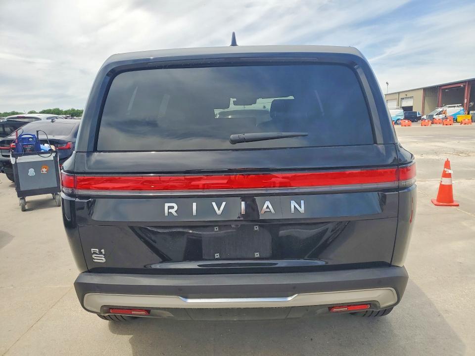 7PDSGBBA2SN068594 2025 Rivian R1S photo no. 6