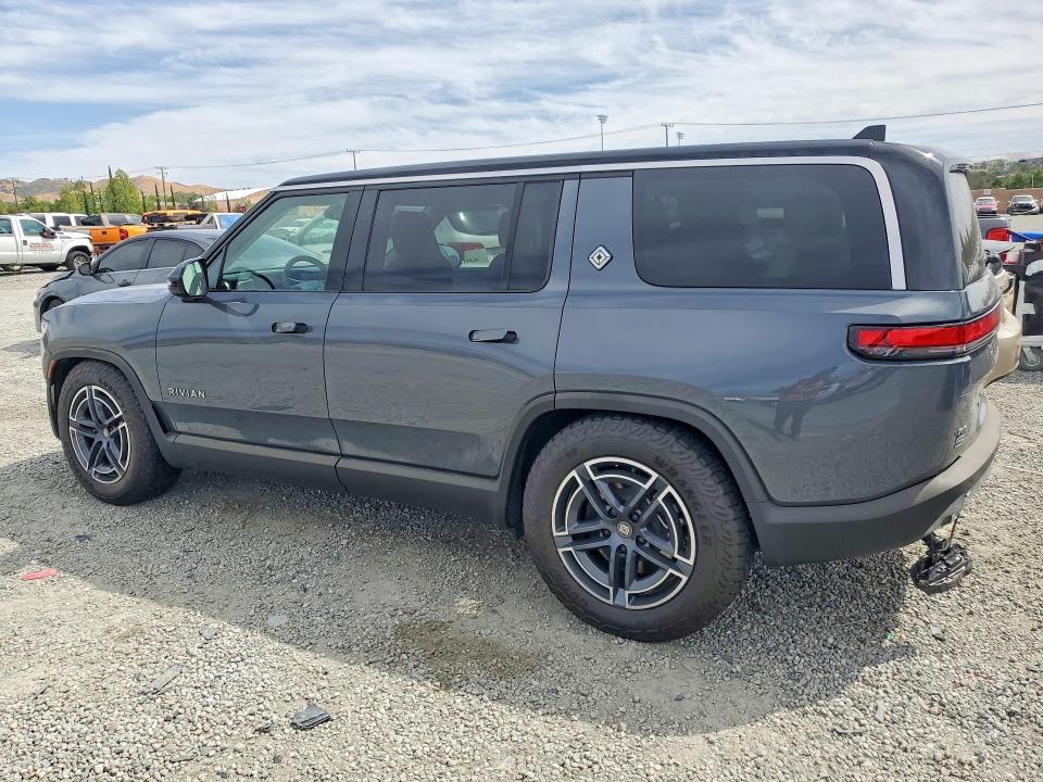 7PDSGGBA7TN079623 2026 Rivian R1S photo no. 2