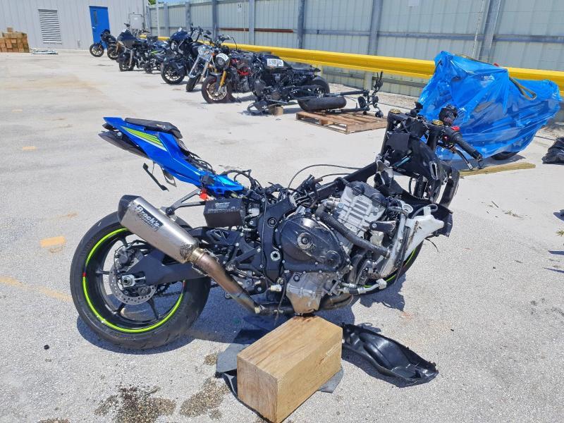JS1DM11B8H2100806 2017 Suzuki GSX-R1000 photo no. 1